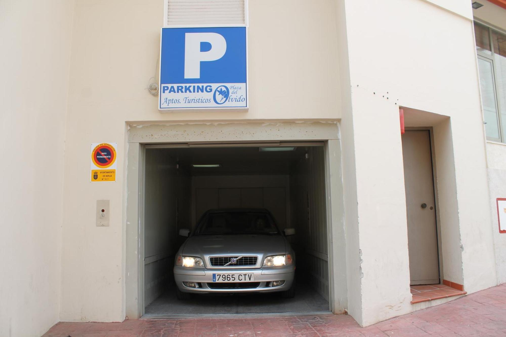 Apartamentos Turisticos Plaza Del Olvido Nerja Exteriör bild
