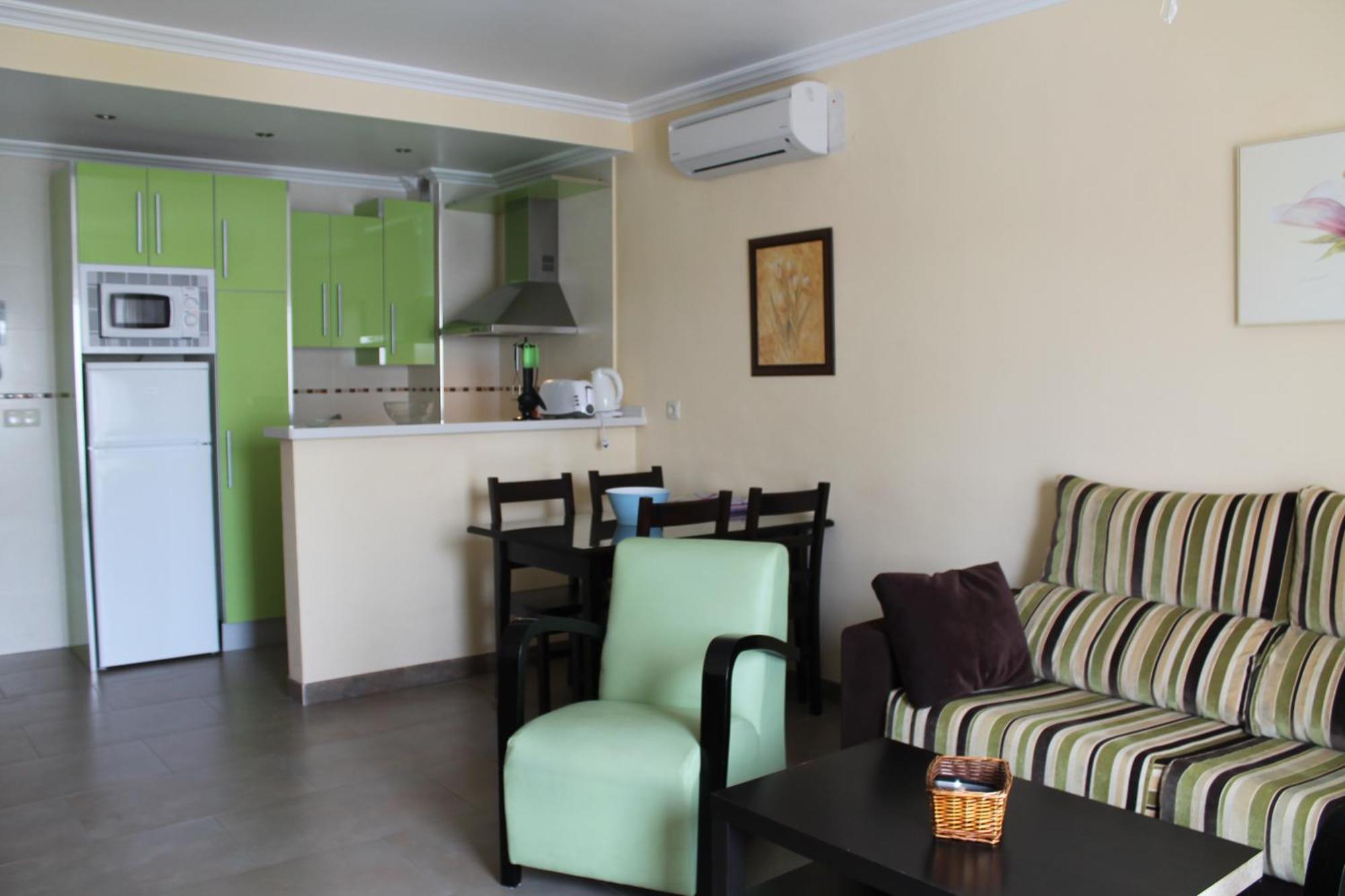 Apartamentos Turisticos Plaza Del Olvido Nerja Exteriör bild
